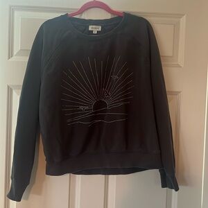 Women’s gray crewneck graphic sweatshirt